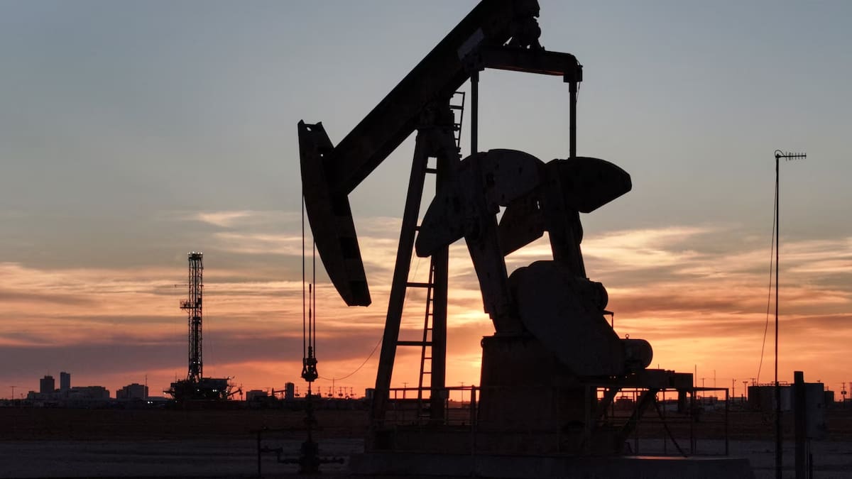 El dólar se fortalece como refugio mientras el peso mexicano registra su mayor depreciación desde abril de 2024. /Reuters