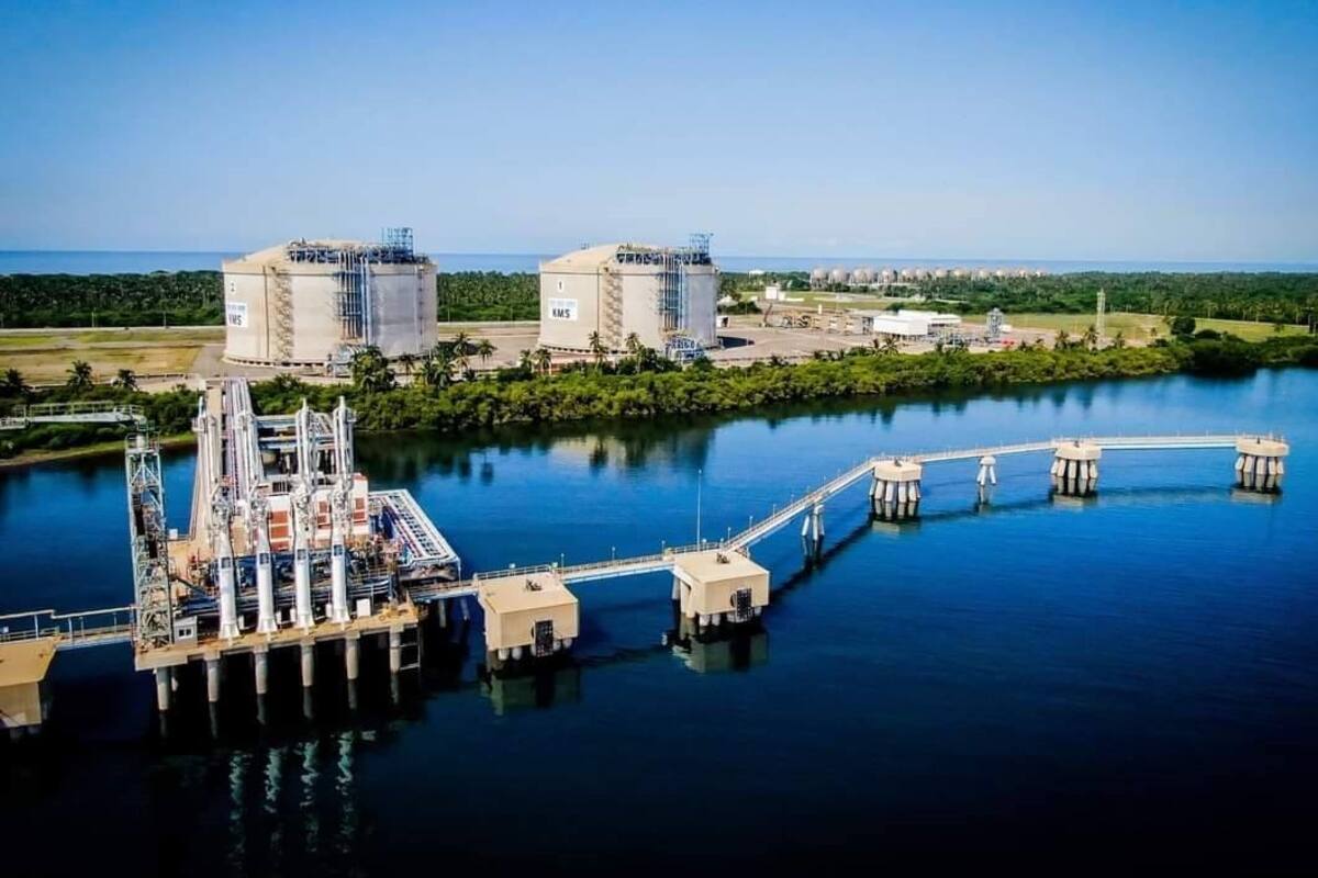 Llegan a México tanqueros con gas natural de EU para mitigar crisis eléctrica