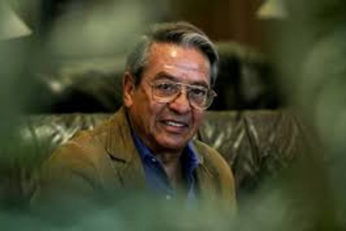 Rinden homenaje al escritor José Agustín
