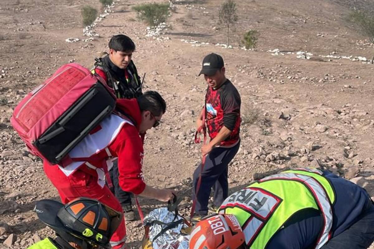 Atiende bomberos caída de mujer en Cerro Colorado