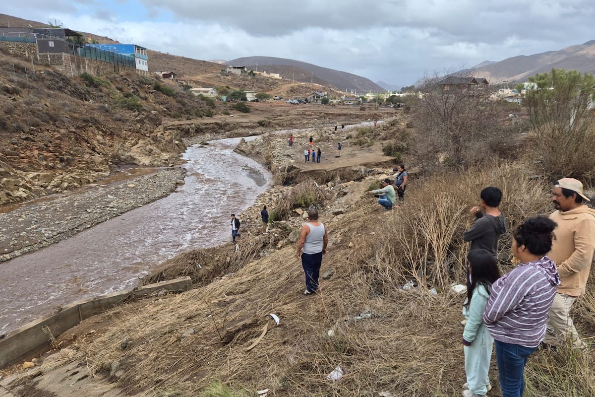 Buscan a siete personas desaparecidas tras lluvias en Ensenada