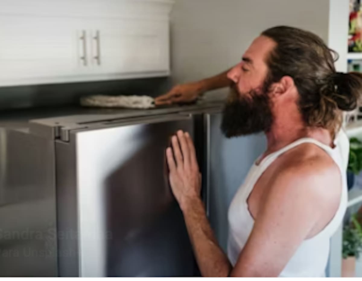 Eliminar el polvo es crucial para mantener un ambiente saludable. | Foto: Frepik