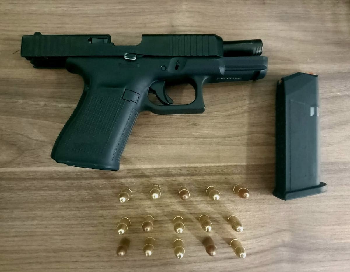 Un hombre fue capturado tras ignorar un alto policial y protagonizar una persecución que movilizó a corporaciones municipales, estatales y federales; portaba una pistola abastecida l Foto: Cortesía