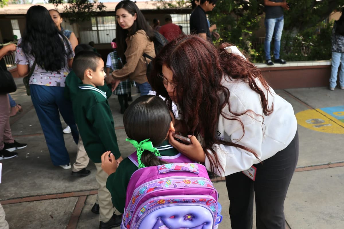 Alumnos de nuevo ingreso entraron por primera vez a las aulas.