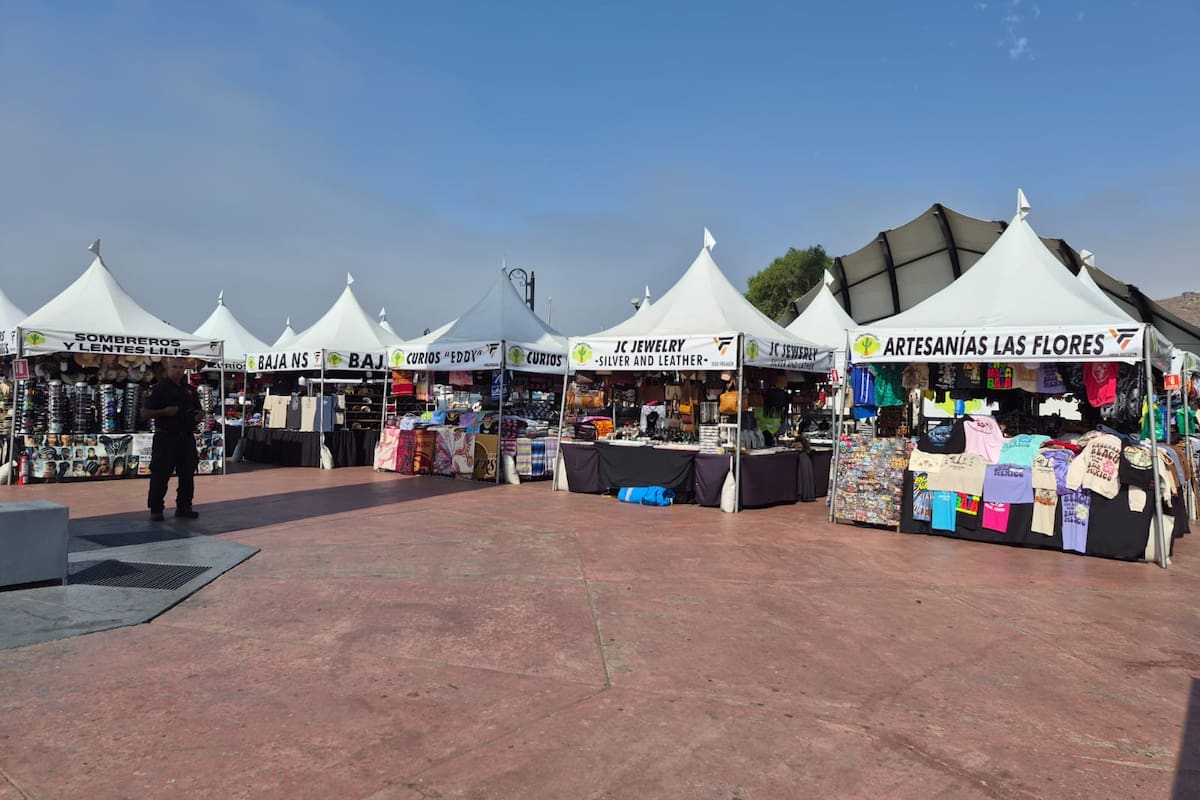 Canaco exige retirar tianguis instalado en pleno malecón de Ensenada