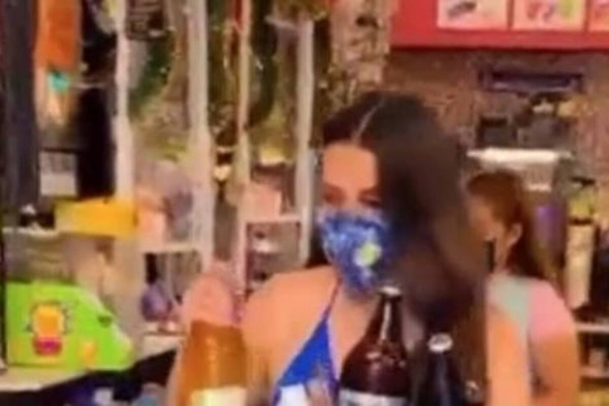 TikTok: Cumple apuesta y va en bikini a comprar cerveza