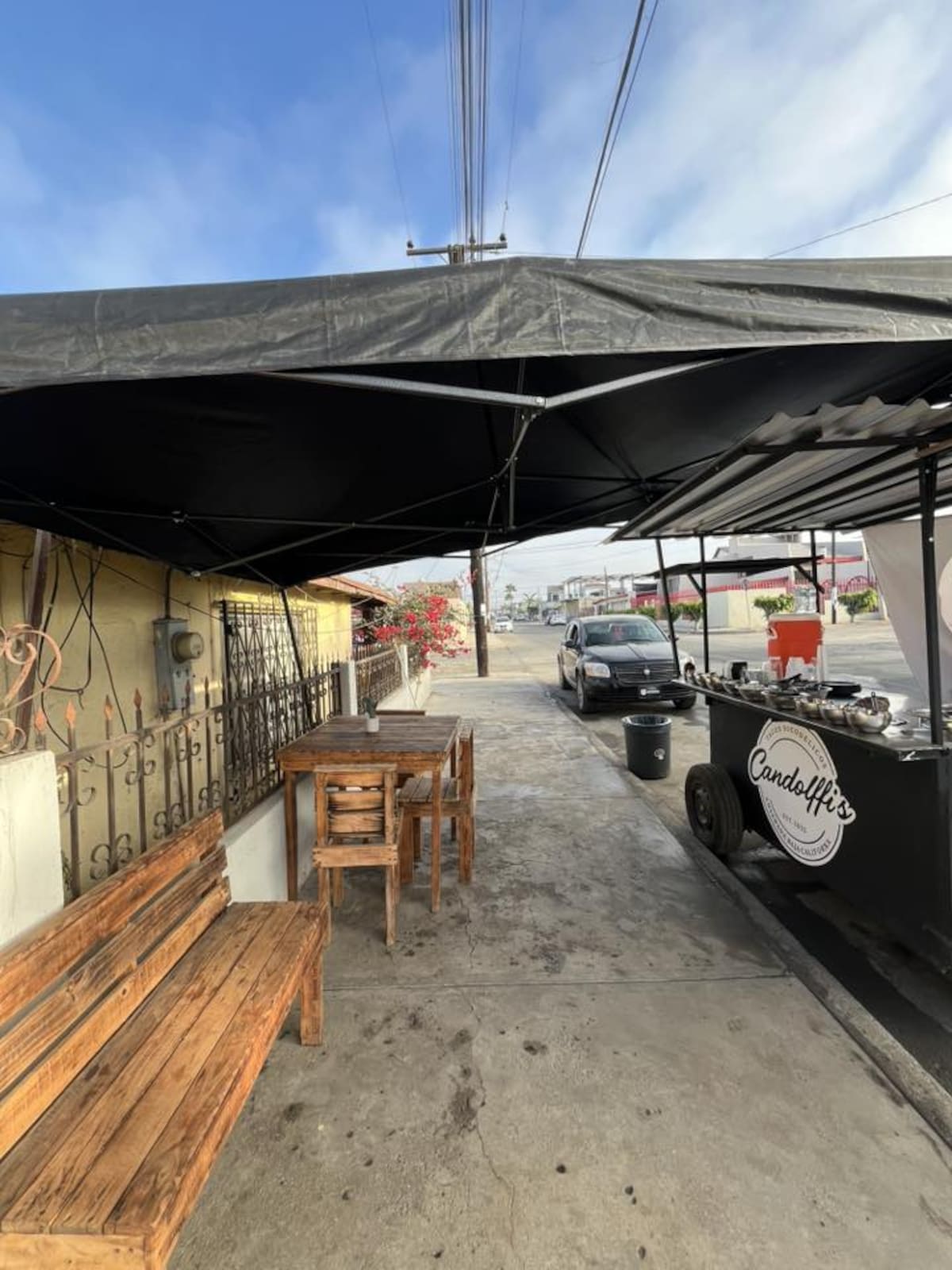 La propietaria de Tacos Sicodelicos La Carranza señaló que fue víctima de amenazas, mientras que otro puesto anunció el cierre en redes sociales. Foto: Cortesía