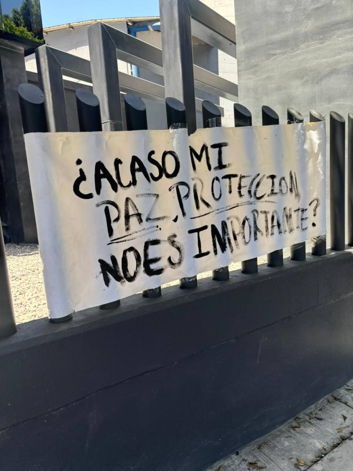 Las menores escribieron con puño y letra carteles donde plasman sus testimonios