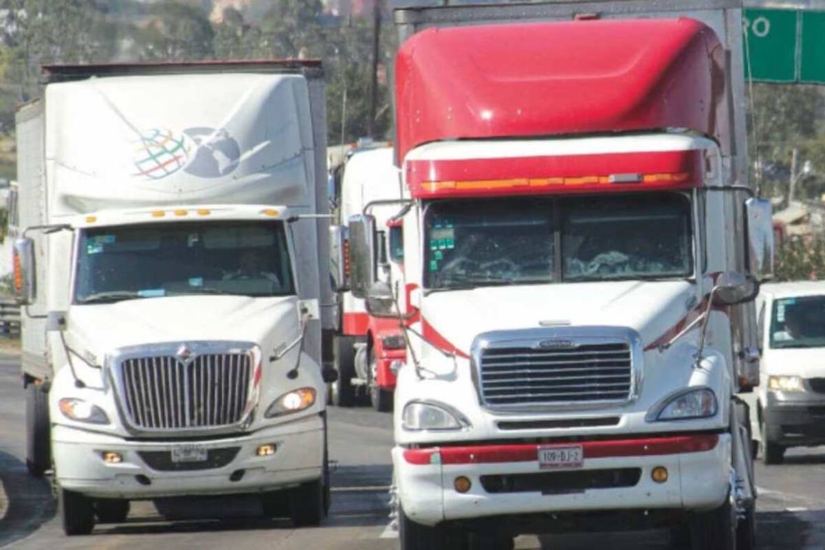 Crimen organizado roba 56 camiones al día en México; tendencia va en aumento: Empresa Overhaul