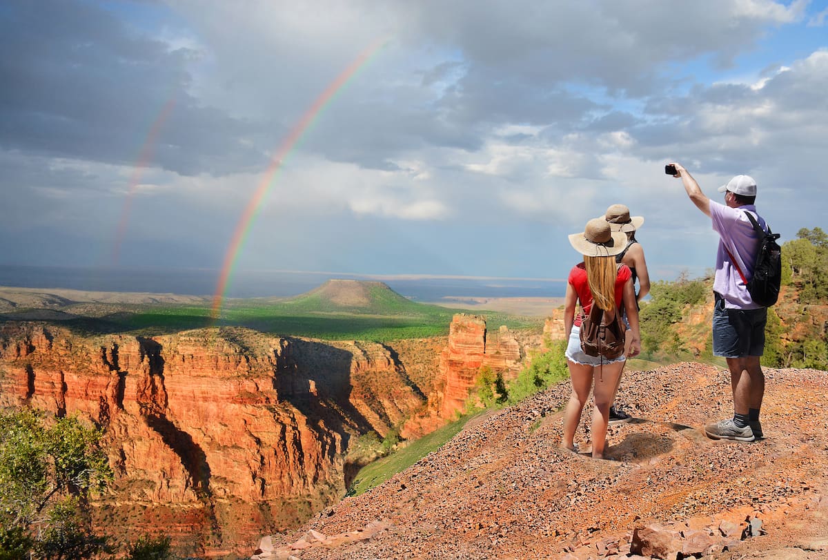La decisión surge en un contexto de fuerte reducción de personal, severos recortes presupuestarios y daños recientes derivados del cierre del gobierno, periodo durante el cual tampoco se cobraron tarifas de acceso.