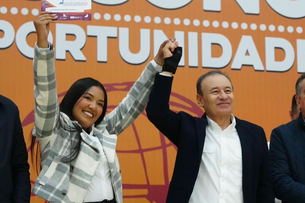 Respalda gobernador Durazo educación con entrega de 465 mil becas