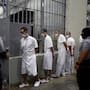 Salvadoreños deportados desde EEUU desaparecen en cárceles de El Salvador, denuncia Human Rights Watch