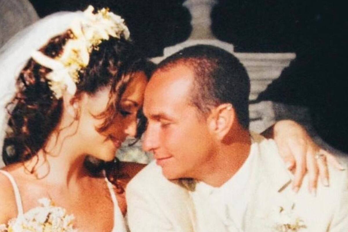 Andrea Legarreta y Erik Rubín derraman miel en su 21 aniversario de bodas