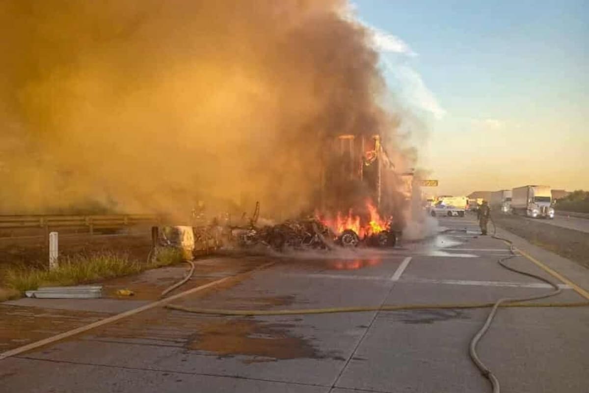 Se incendia tráiler en la caseta de Esperanza, en Cajeme