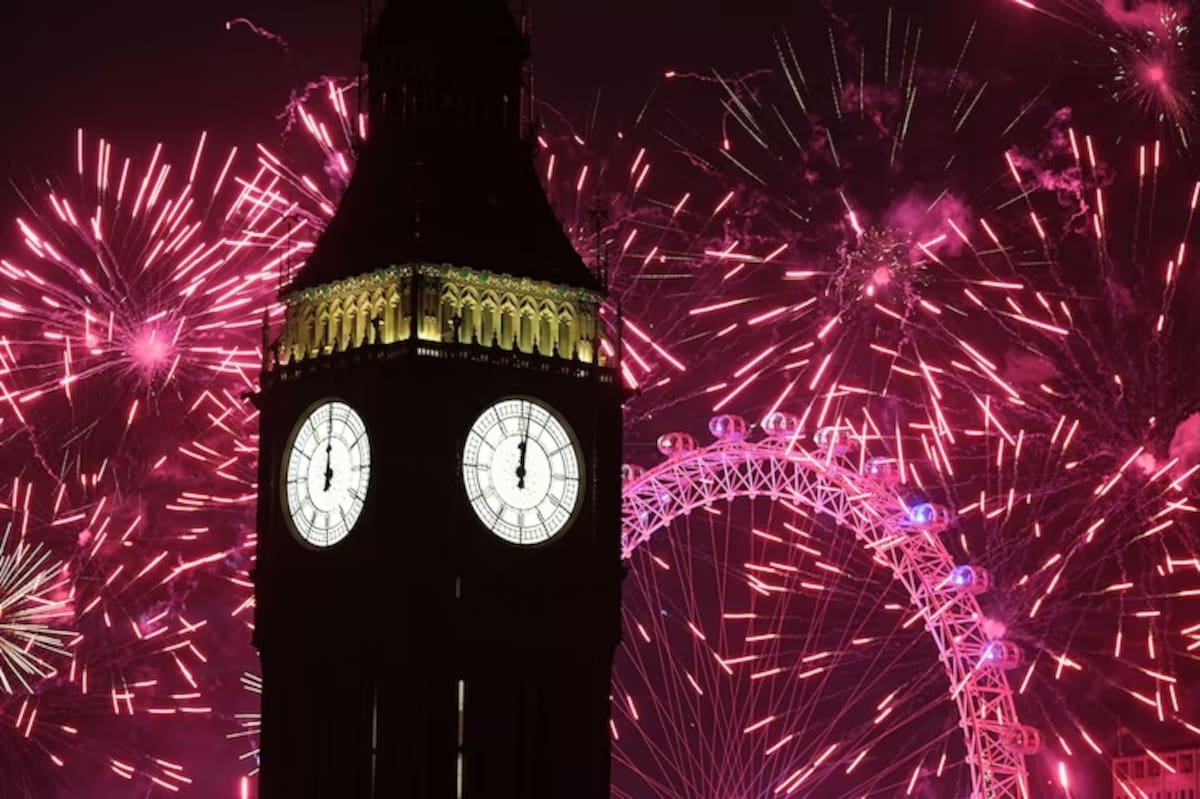 ILUSTRATIVA DE ARCHIVO: Fuegos artificiales iluminan el cielo sobre la Torre Elizabeth, también conocida como Big Ben, y el London Eye en el centro de Londres durante las celebraciones de Año Nuevo, el 1 de enero de 2025.
James Manning/AP