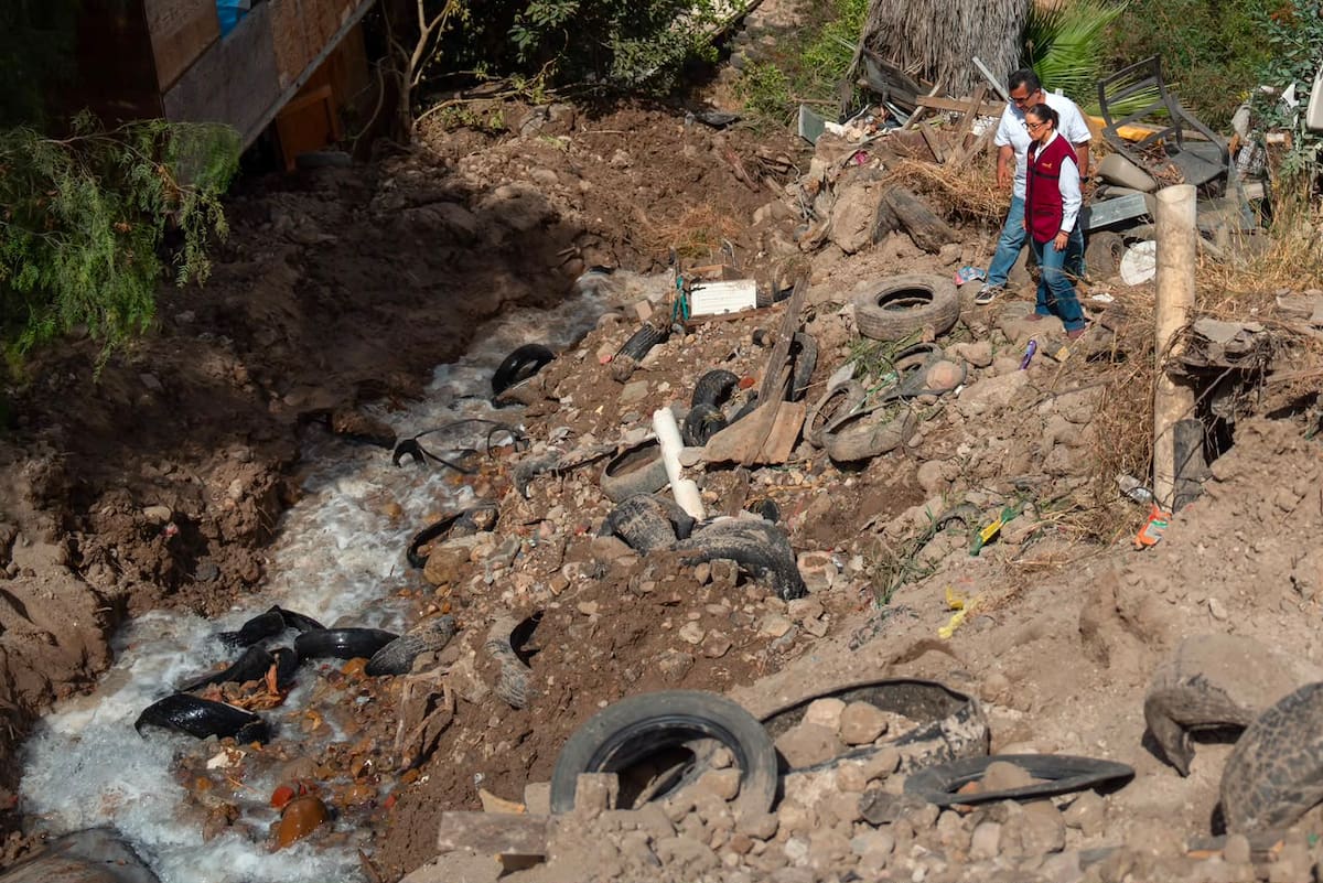 Un deslizamiento de tierra dañó el Acueducto Florido-Aguaje, provocando la suspensión temporal del suministro de agua en cientos de colonias de Tijuana. Foto: Border Zoom.