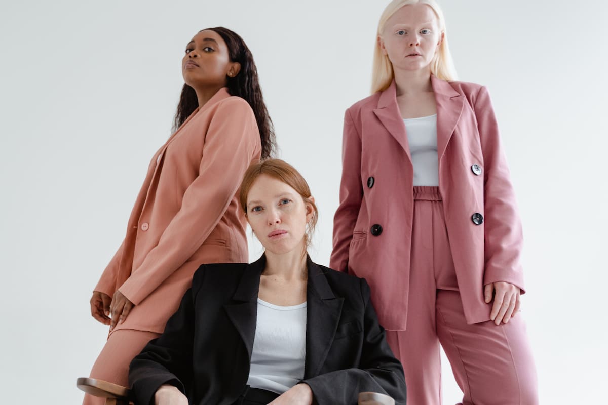 Evitar la “postura de poder”: un consejo clave para hablar en público