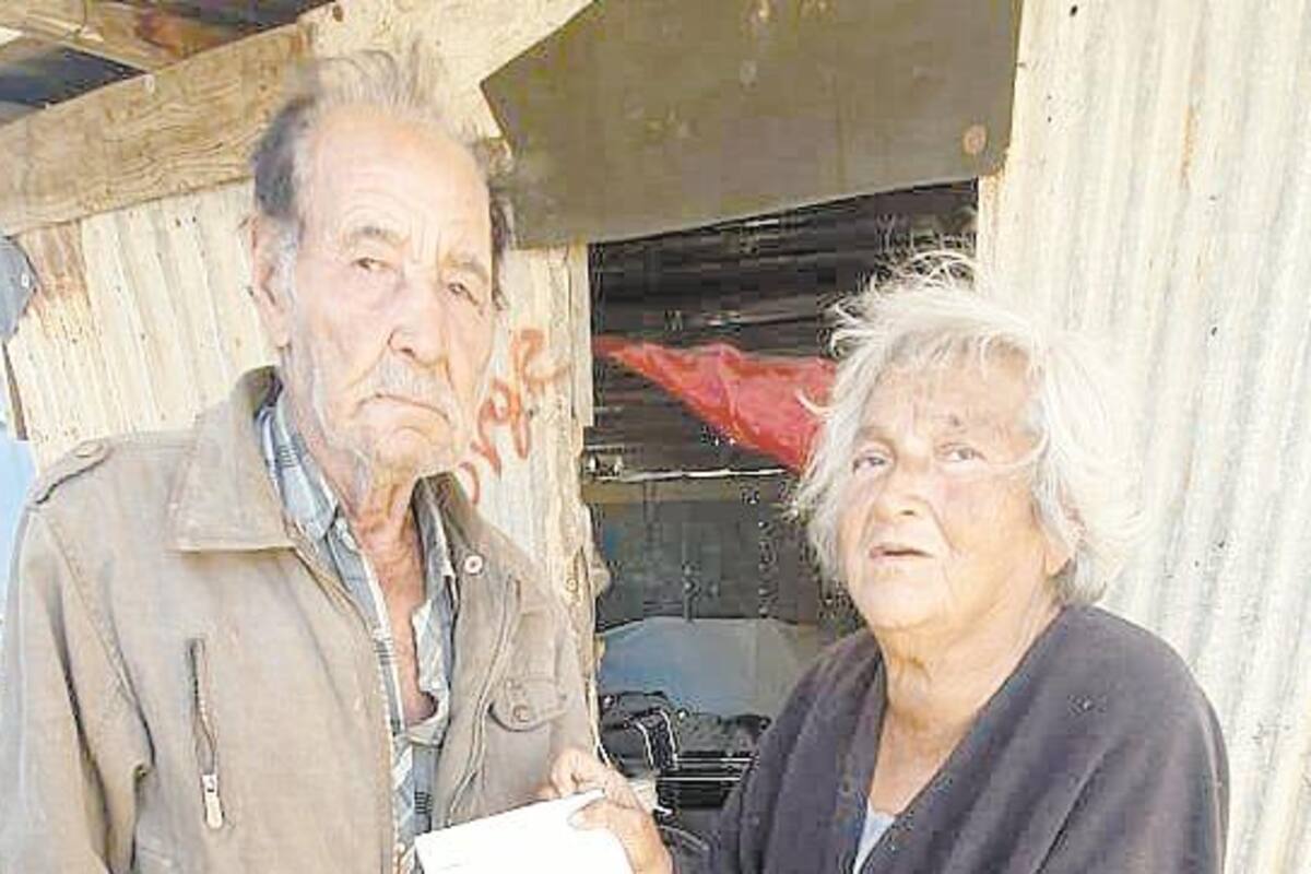 Una cobija que los tape de pies a cabeza, es lo que piden