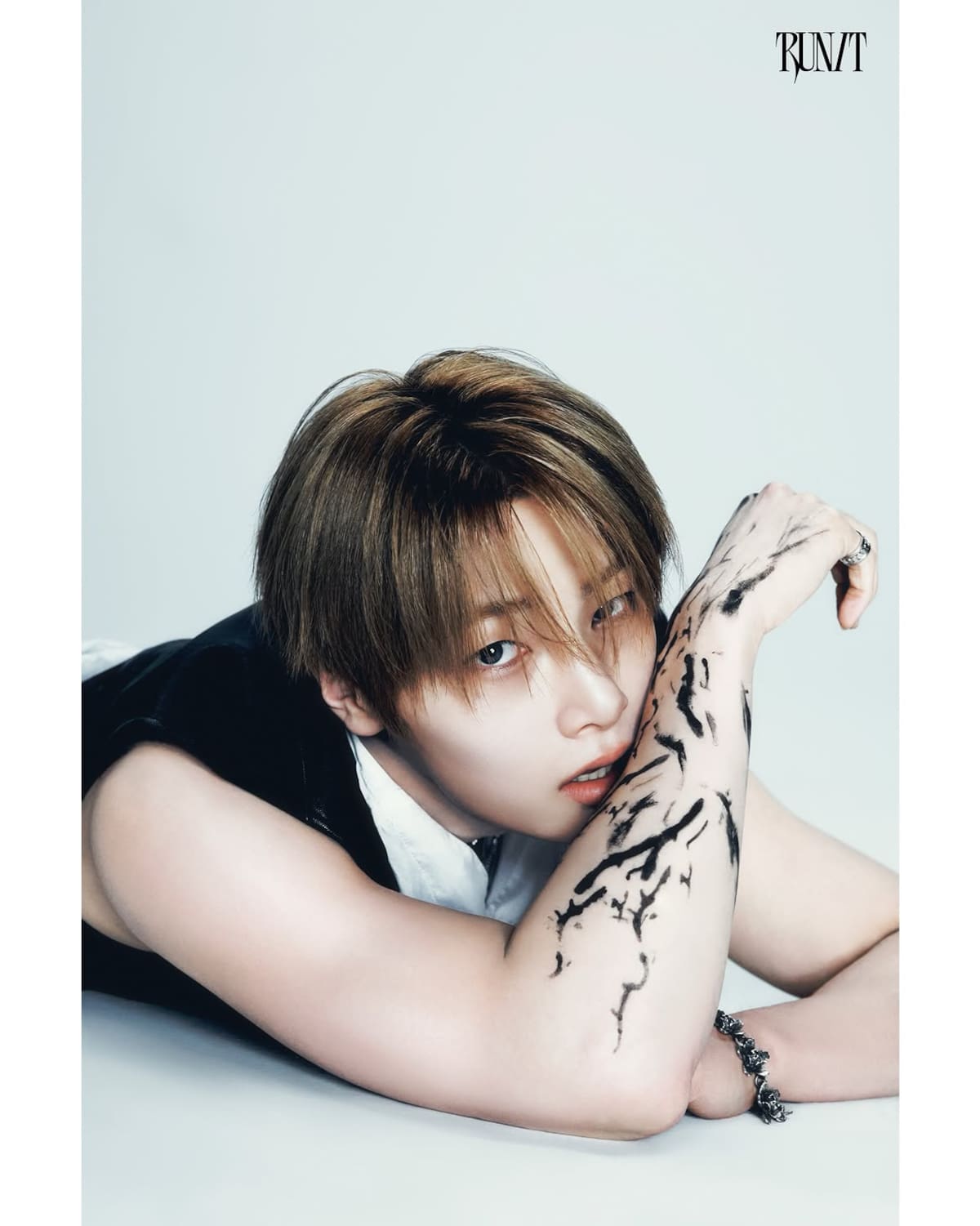 I.N, miembro de Stray Kids(스트레이 키즈)
World Tour
OFFICIAL MERCH TEASER IMAGES.
