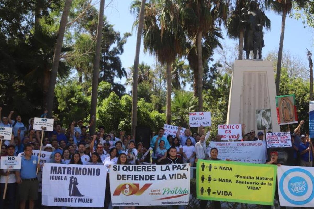 Protestan a favor de familia tradicional