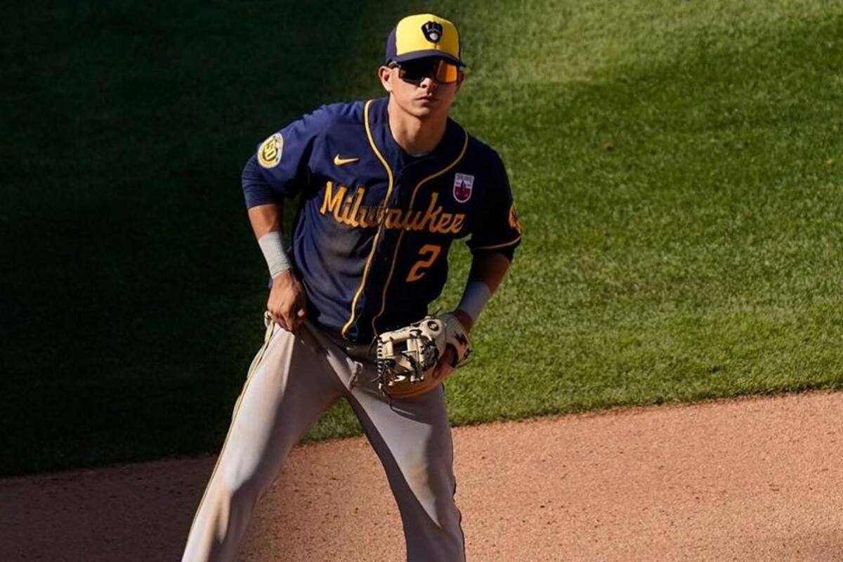 Brilla Luis Urías en duelo de sonorenses en Grandes Ligas