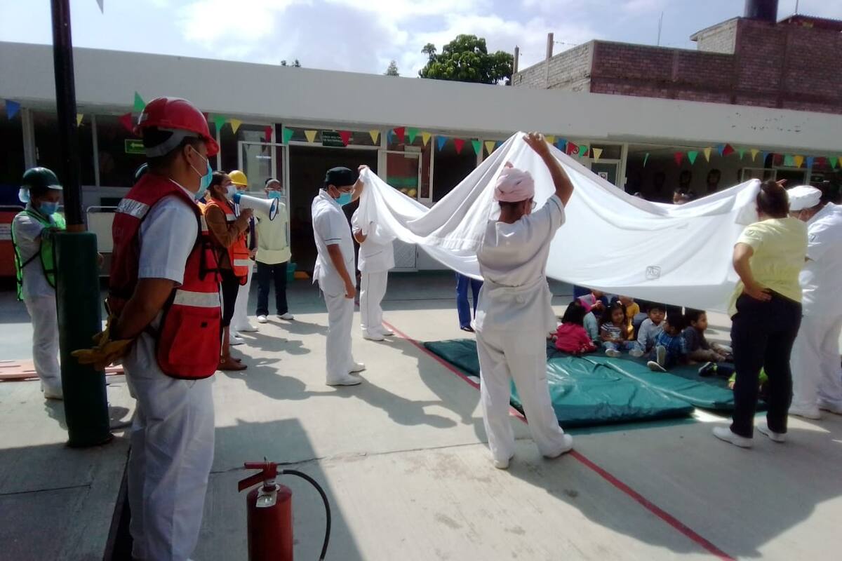 AMLO promete que héroes que salvaron a niños en incendio de Guardería ABC contarán con seguridad social