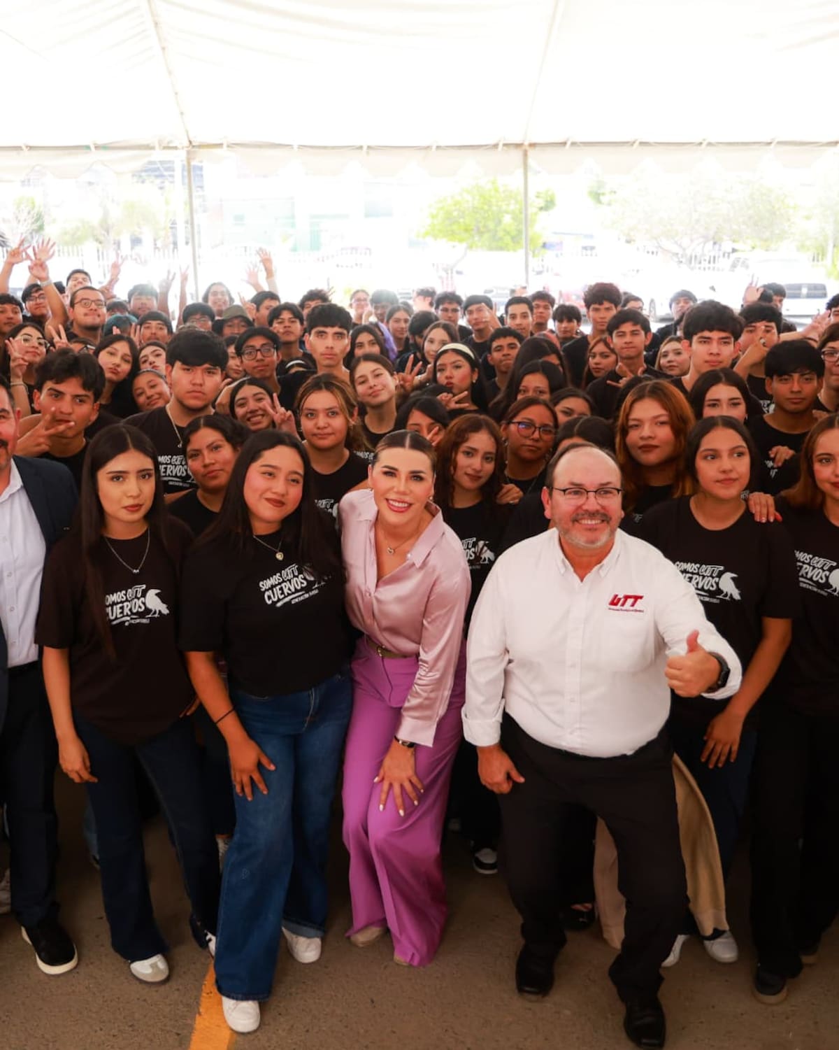La gobernadora Marina del Pilar Ávila Olmeda acompañó a estudiantes de la UTT durante el arranque del ciclo escolar 2026-2027, que inició con matrícula récord. Foto: Cortesía