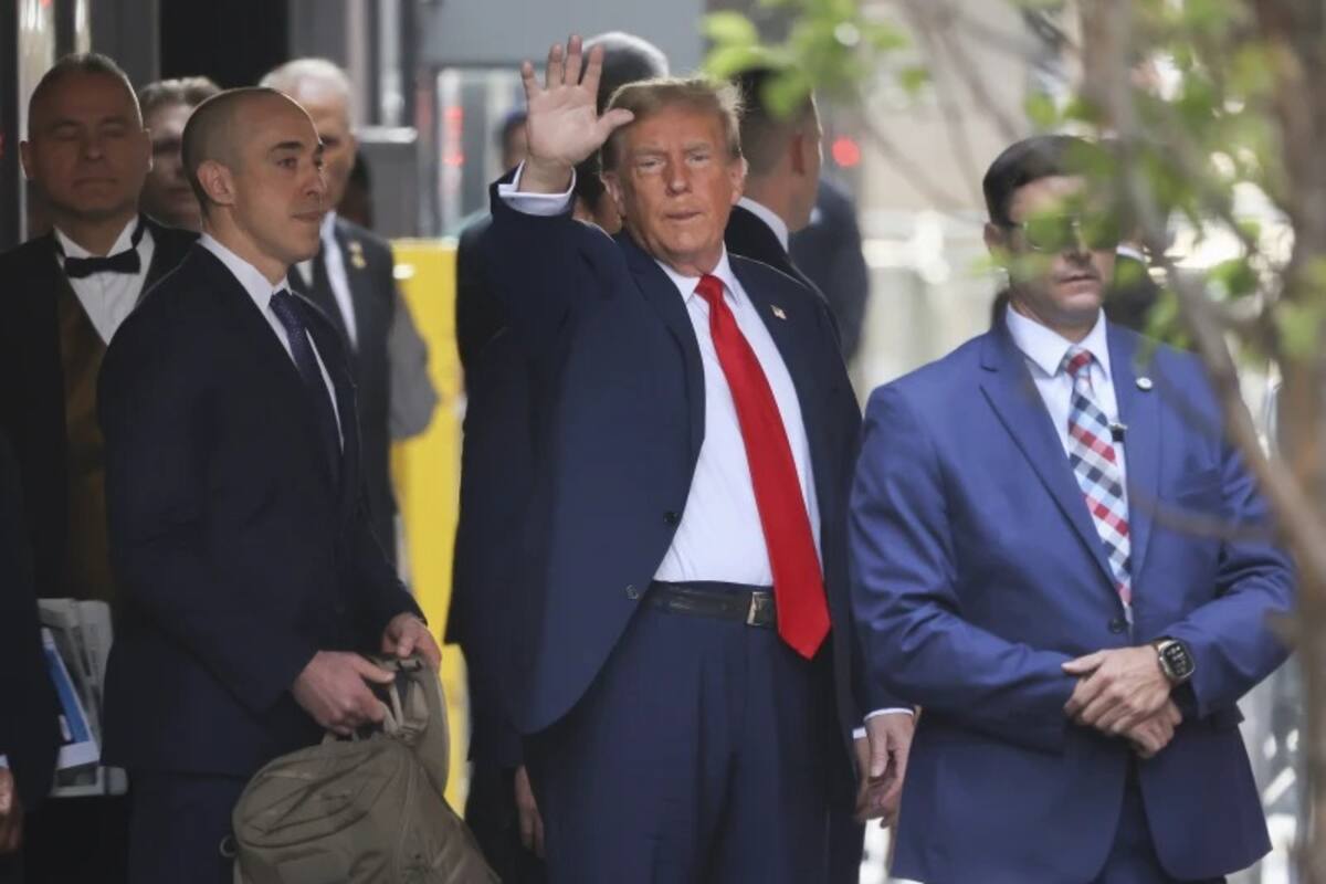 Llega Donald Trump a la Corte para iniciar su proceso penal, el primer juicio criminal en la historia de expresidentes de EU