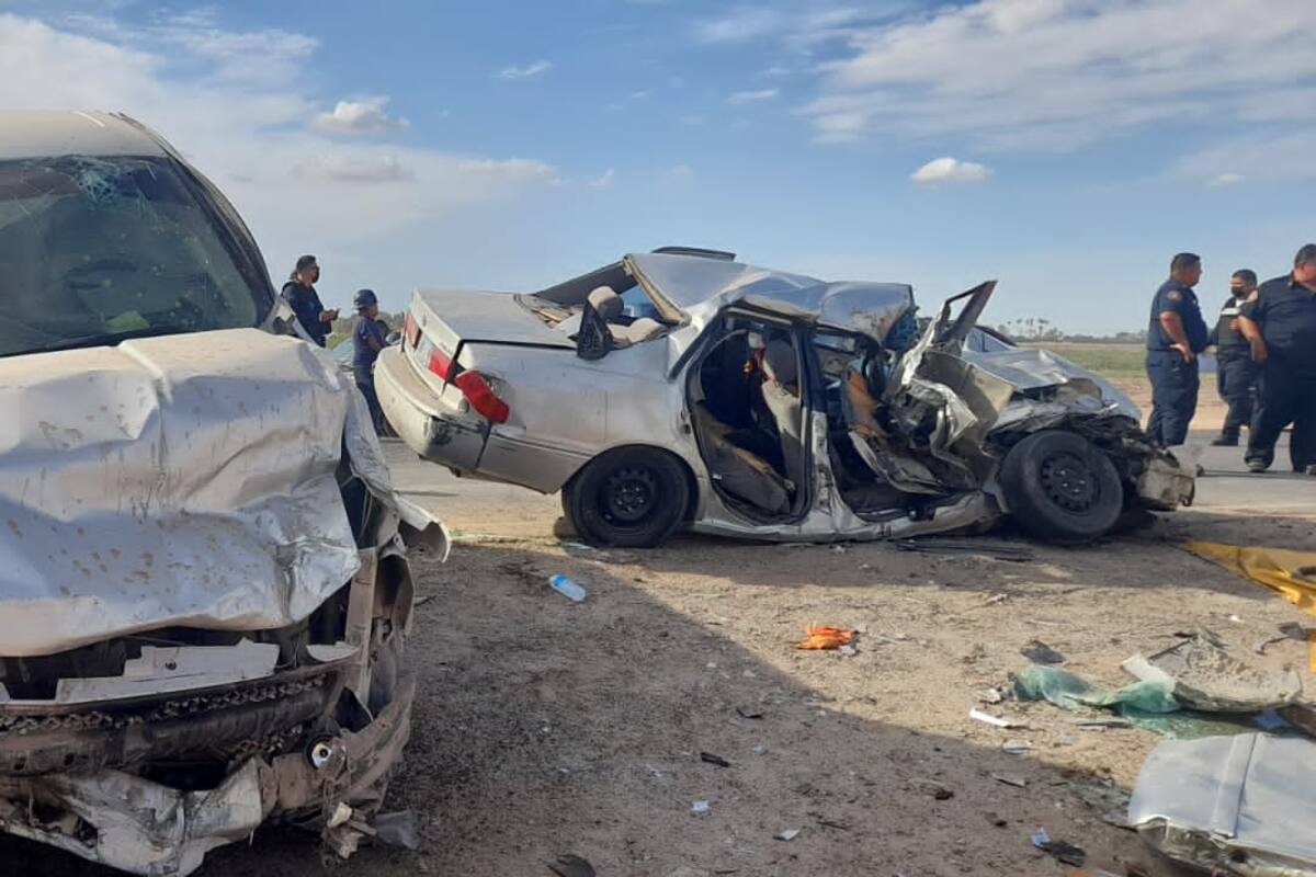 Auto choca contra pick up; muere mujer y hay seis heridos