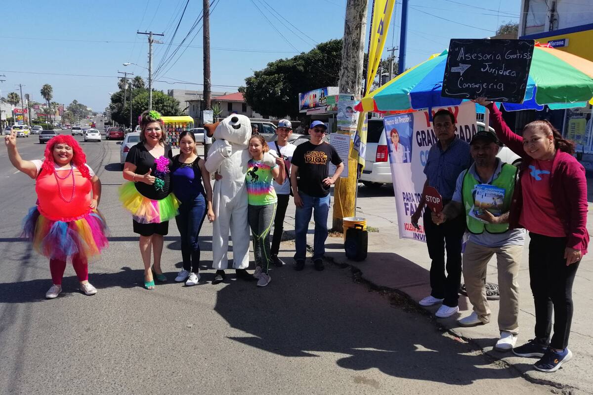 Invierten su sábado en ayudar a la comunidad