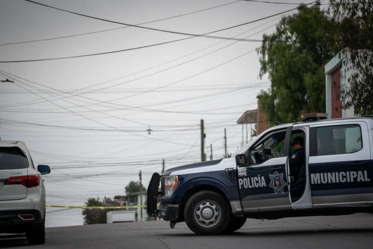 Atacan a balazos a hombre cuando salía de su casa en la colonia Francisco Villa