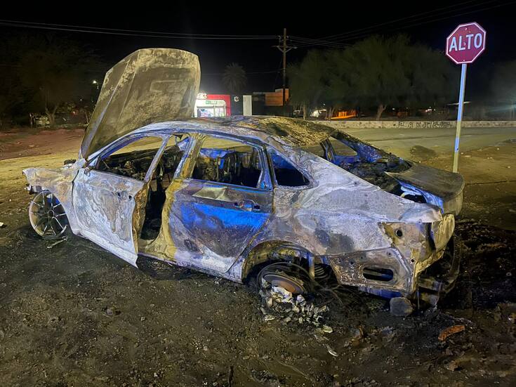 Arrestan a cuatro por desmantelar y quemar un auto accidentado