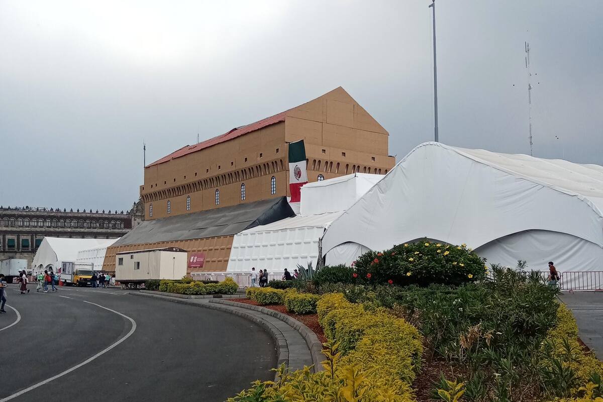 Vientos en la CDMX dañan estructura de réplica de la Capilla Sixtina