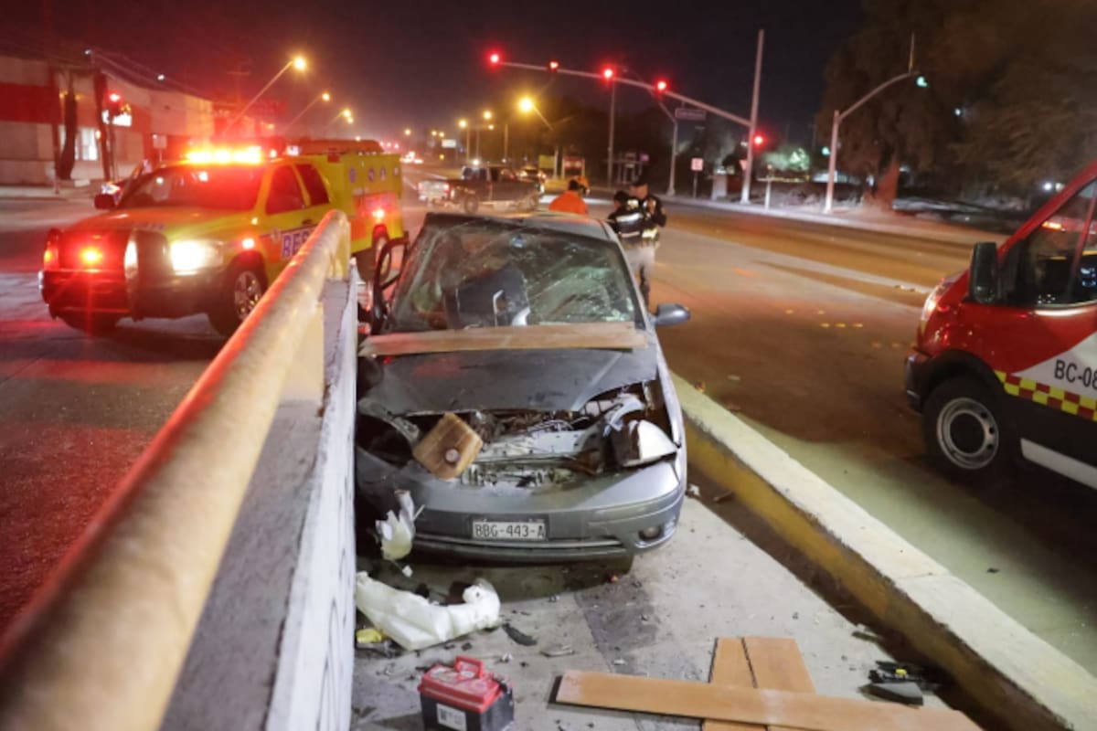Adulto mayor pierde el control y choca contra paradero del SIT