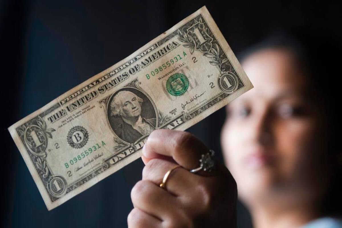 Peso mexicano supera por primera vez la barrera de 25 por dólar