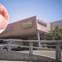 Bebé de 7 semanas llega al Hospital General con fractura de cráneo; FGE investiga el caso