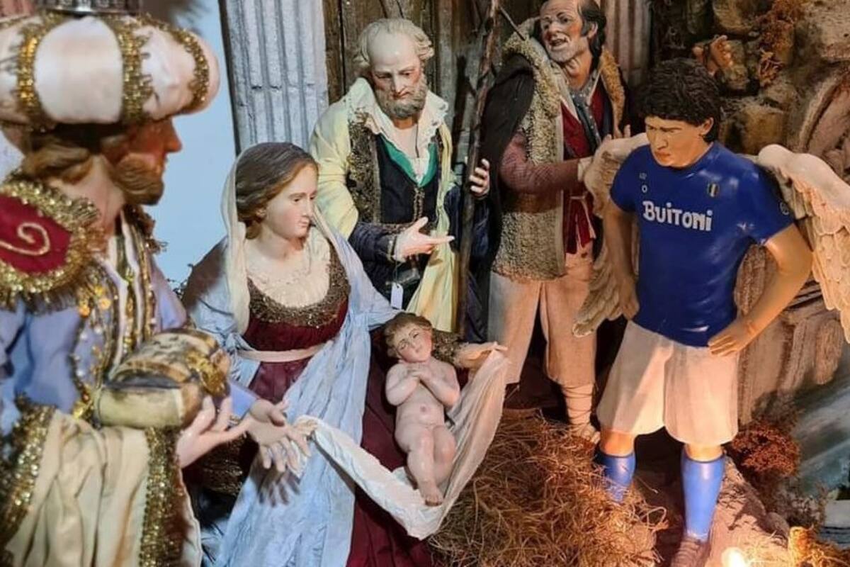 Crean figuras de “San Maradona” para nacimientos en Nápoles