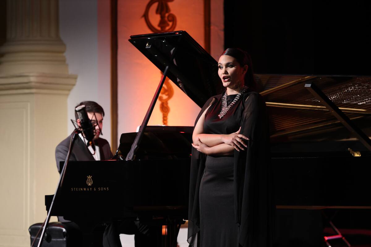 La soprano María Li y el panista Alan Mendívil estuvieron en las noches
de gala en Palacio Municipal. FOTO: JUAN CASANOVA