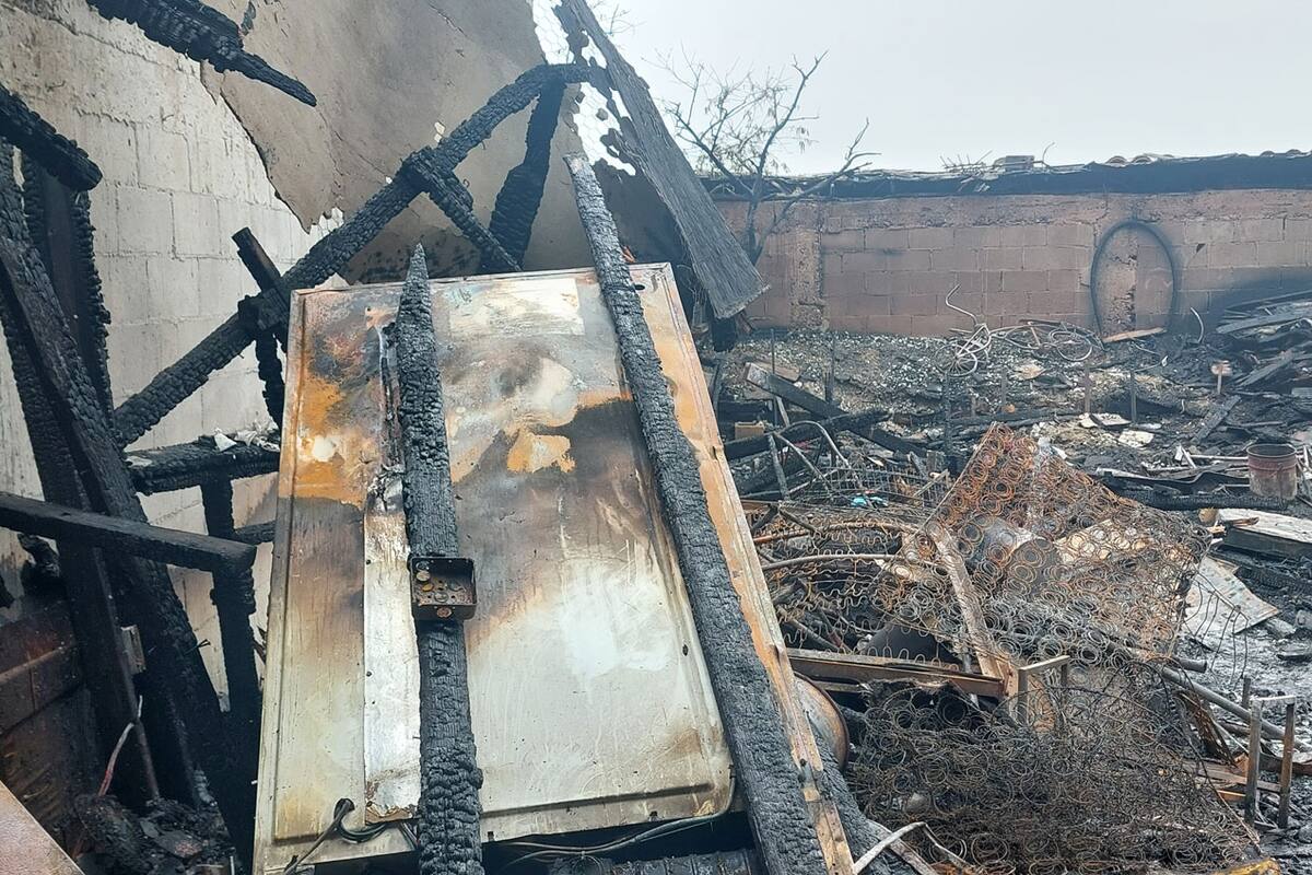 Incendio consume tres casas de madera