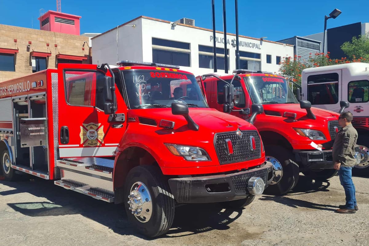 Hermosillo prueba nuevas unidades extintoras modelo 2025 en sus estaciones de bomberos