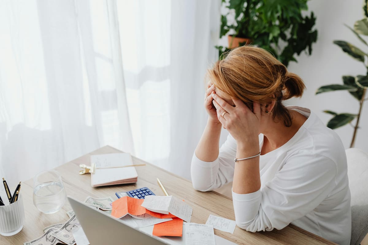Estrategias efectivas para recuperar tu estabilidad financiera si tienes deudas complicadas