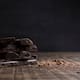 Industria chocolatera en México prevé ventas por 55 mil millones de pesos en 2026, un crecimiento de 11% en valor pese a que el volumen comercializado avanzaría menos de 1%; el encarecimiento del cacao, el azúcar, los combustibles y la logística presiona los costos de producción, golpea especialmente a las pymes y obliga a las empresas a aumentar precios y reformular productos, mientras el comercio electrónico gana terreno con un crecimiento de 331% en su facturación durante los primeros ocho meses del año.