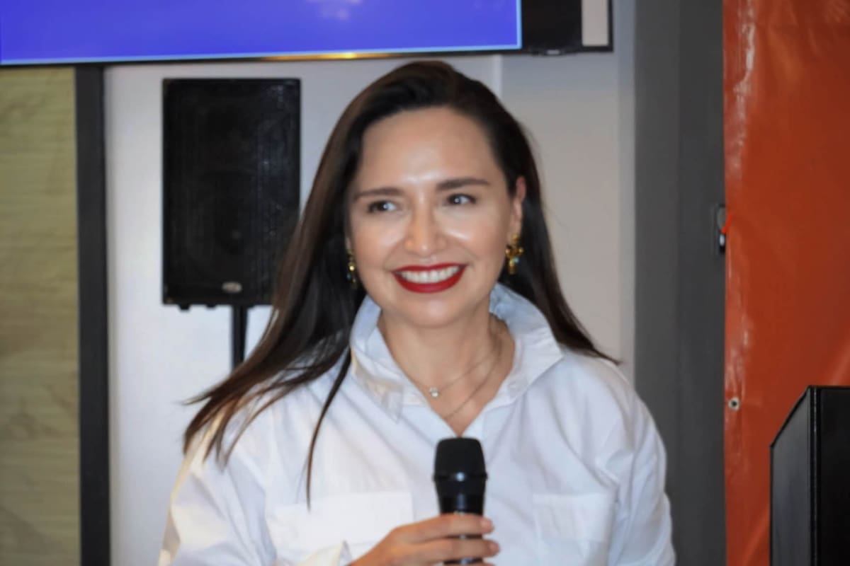 Natalia Rivera Grijalva renunció a la dirigencia de Movimiento Ciudadano en Sonora y a su militancia después de que el partido invitara al exalcalde Alejandro López Caballero, una decisión que marcó su salida por diferencias con la nueva estrategia rumbo a 2027