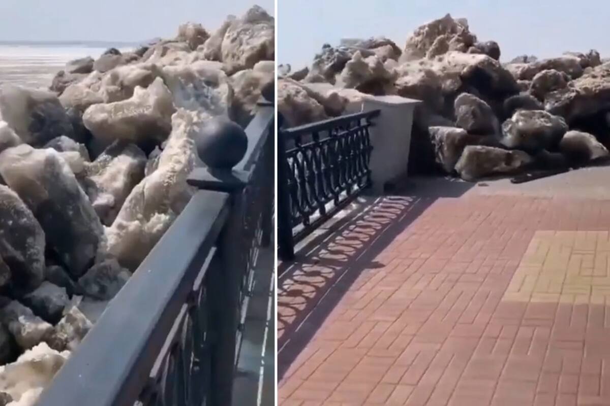 Grandes bloques de hielo destruyen la valla de un paseo fluvial en ciudad de Rusia