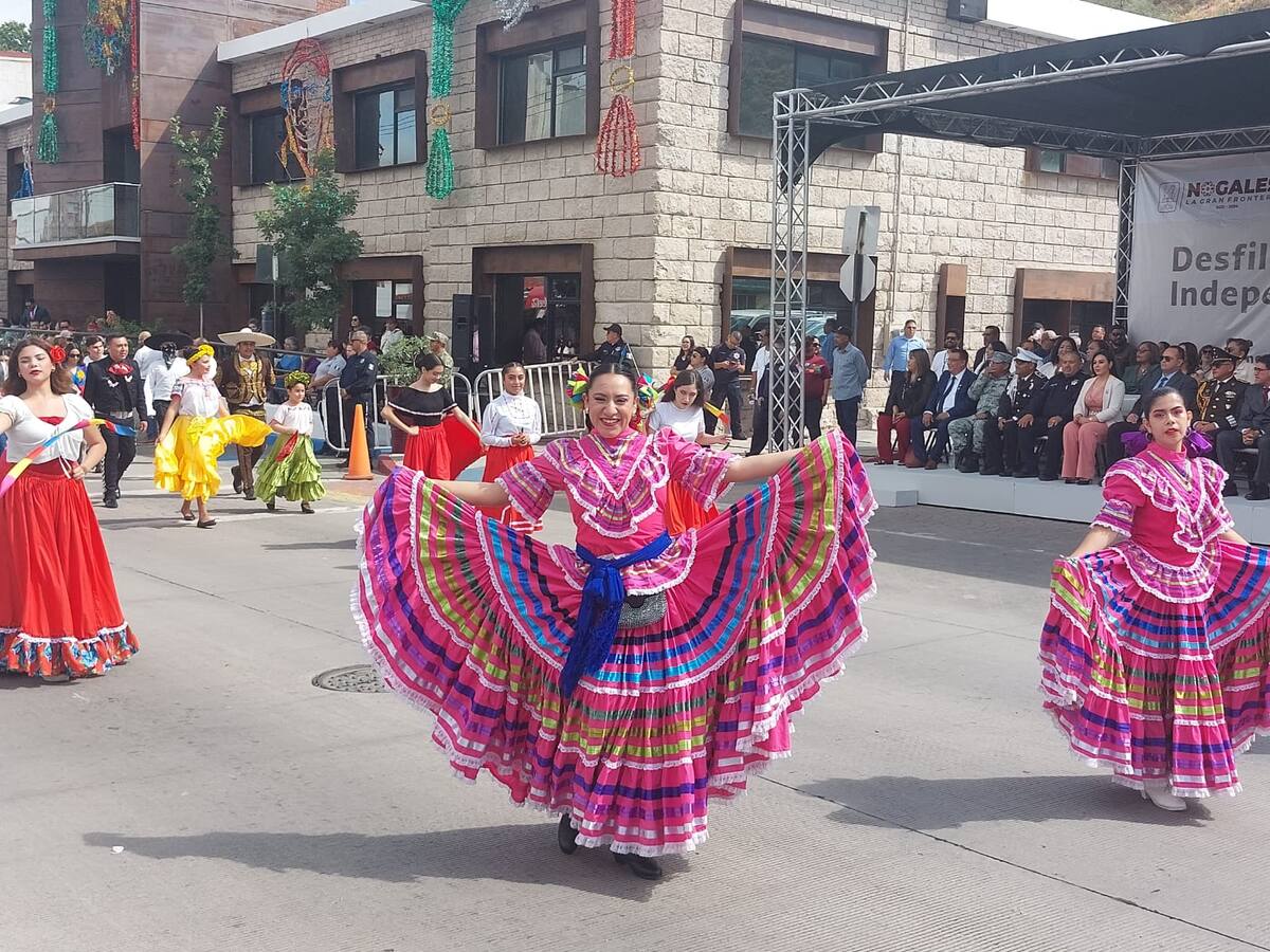 El desfile en Nogales fue un vibrante homenaje a la Independencia de México
