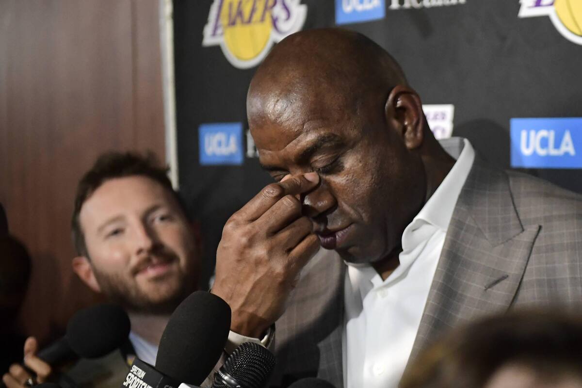 Magic Johnson cumple 30 años de que anunció tener VIH y platica cómo lo vivió