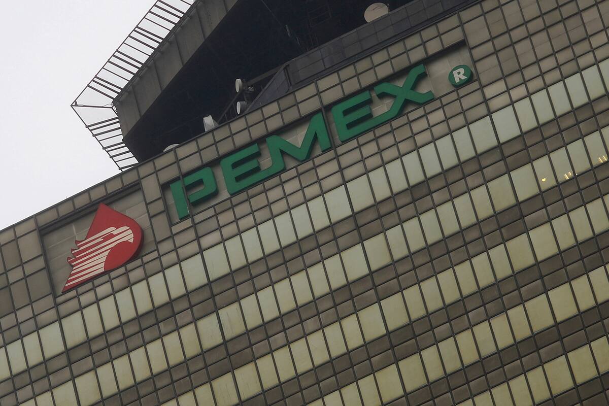 Imagen de archivo. El logotipo de Pemex en su sede en Ciudad de México, México. 20 de abril de 2020. REUTERS/Edgard Garrido
