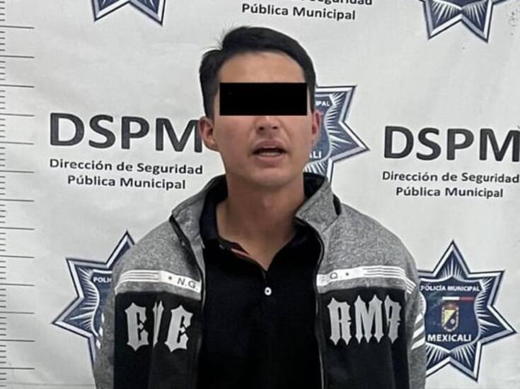 Intentó entrar a Oxxo con machete y huyó al ver a policías: fue detenido