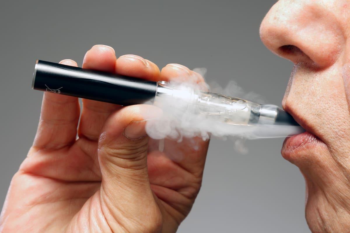El vapeo no es una alternativa segura: riesgos reales y cómo dejarlo, según expertos
