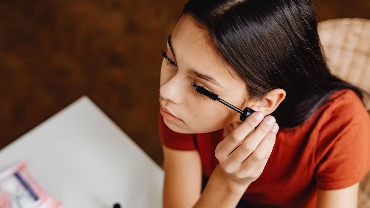 Cómo convertir una máscara de pestañas seca en nueva con agua caliente | Foto: Especial (canva)